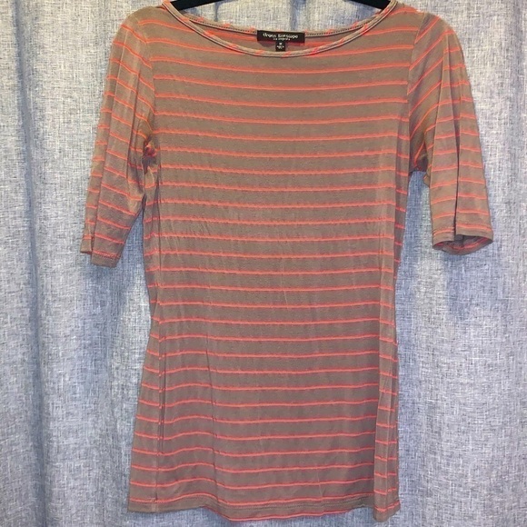 Green envelope Women’s tee M - Picture 2 of 5